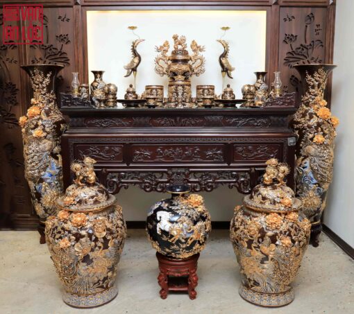 BỘ ĐỒ THỜ MEN NÂU HOÀNG THỔ VẼ VÀNG ĐẮP NỔI CAO CẤP