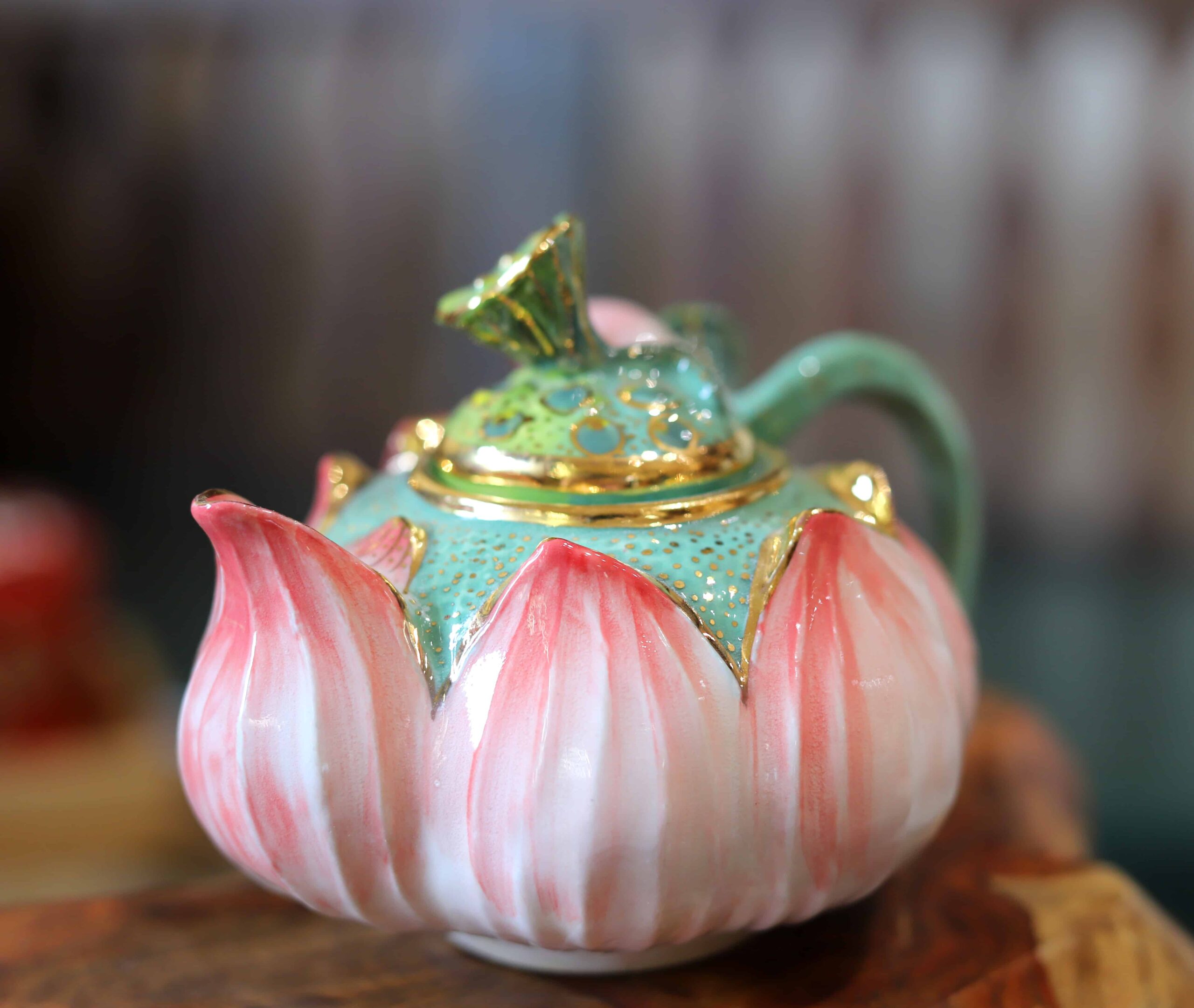 ẤM TRÀ SEN HỒNG MEN VÂN MÂY VẼ VÀNG - Image 3