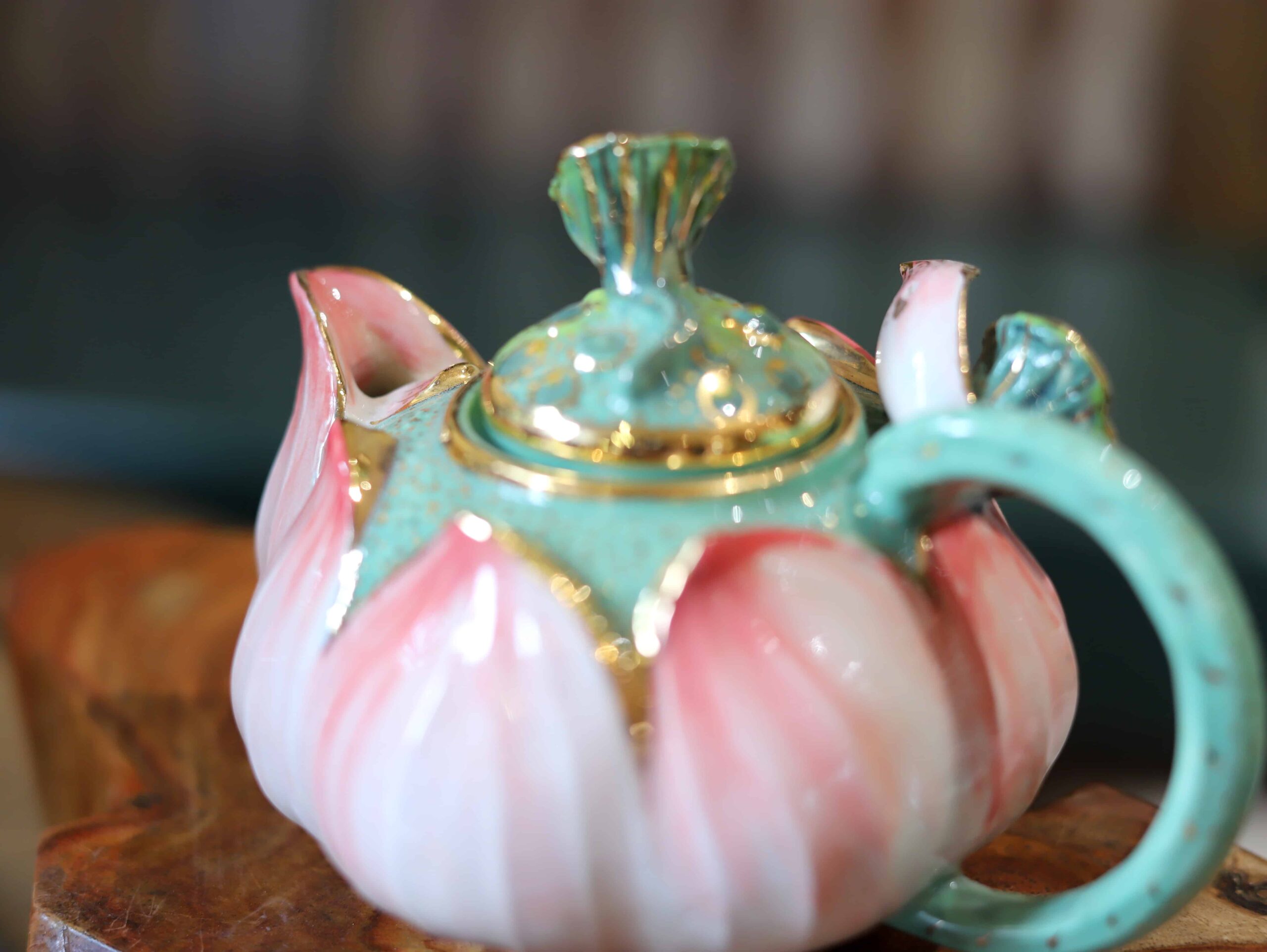 ẤM TRÀ SEN HỒNG MEN VÂN MÂY VẼ VÀNG - Image 2