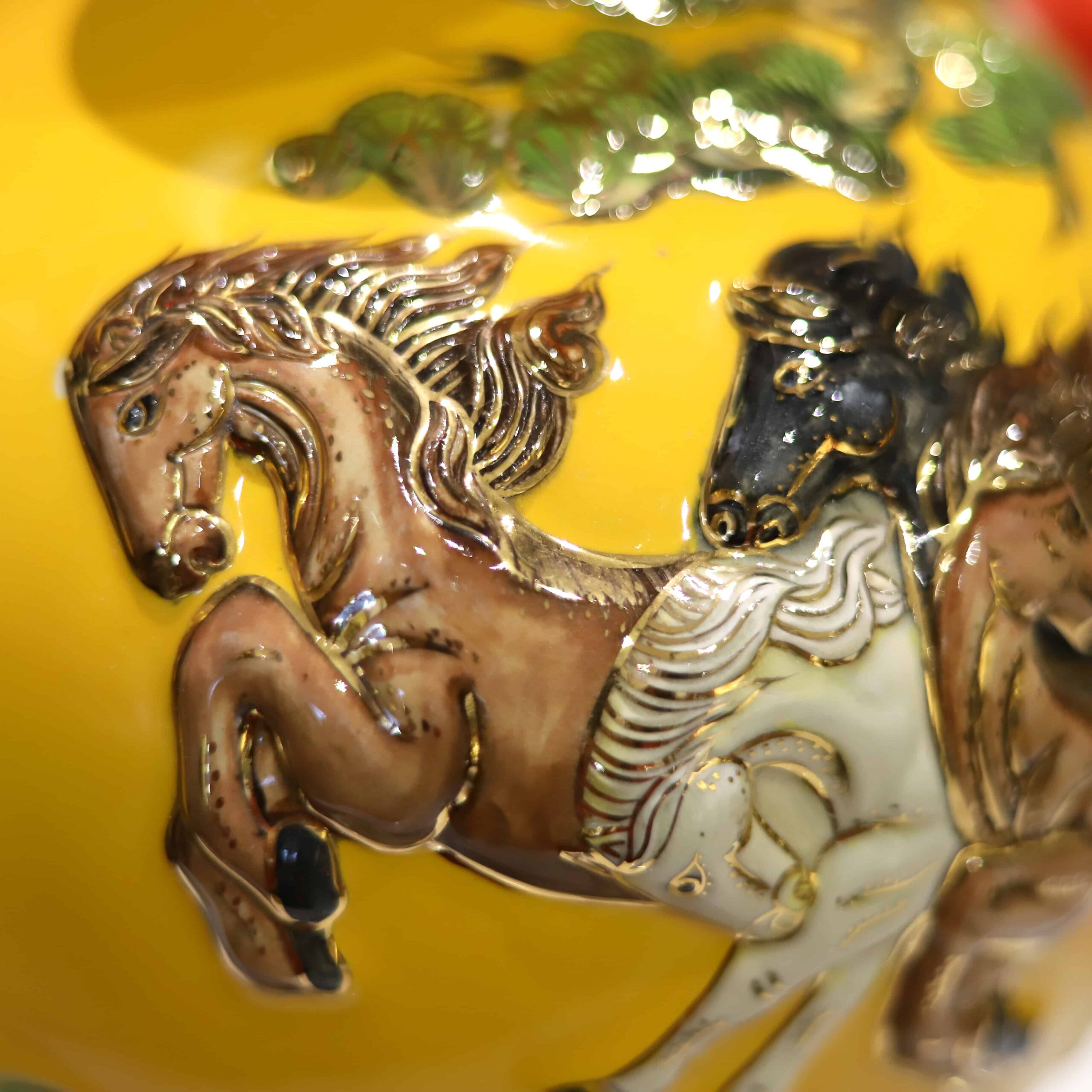 BÌNH HÚT LỘC MÃ ĐÁO THÀNH CÔNG H20 MEN VÀNG VẼ VÀNG - Image 2