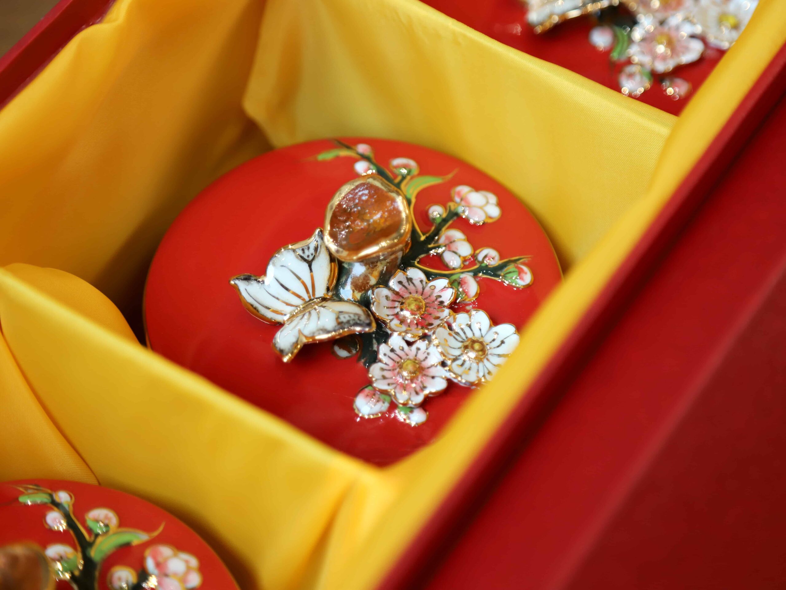 BỘ HŨ MỨT HOA ĐÀO XUÂN LẠC GỐM VẼ VÀNG - Image 3