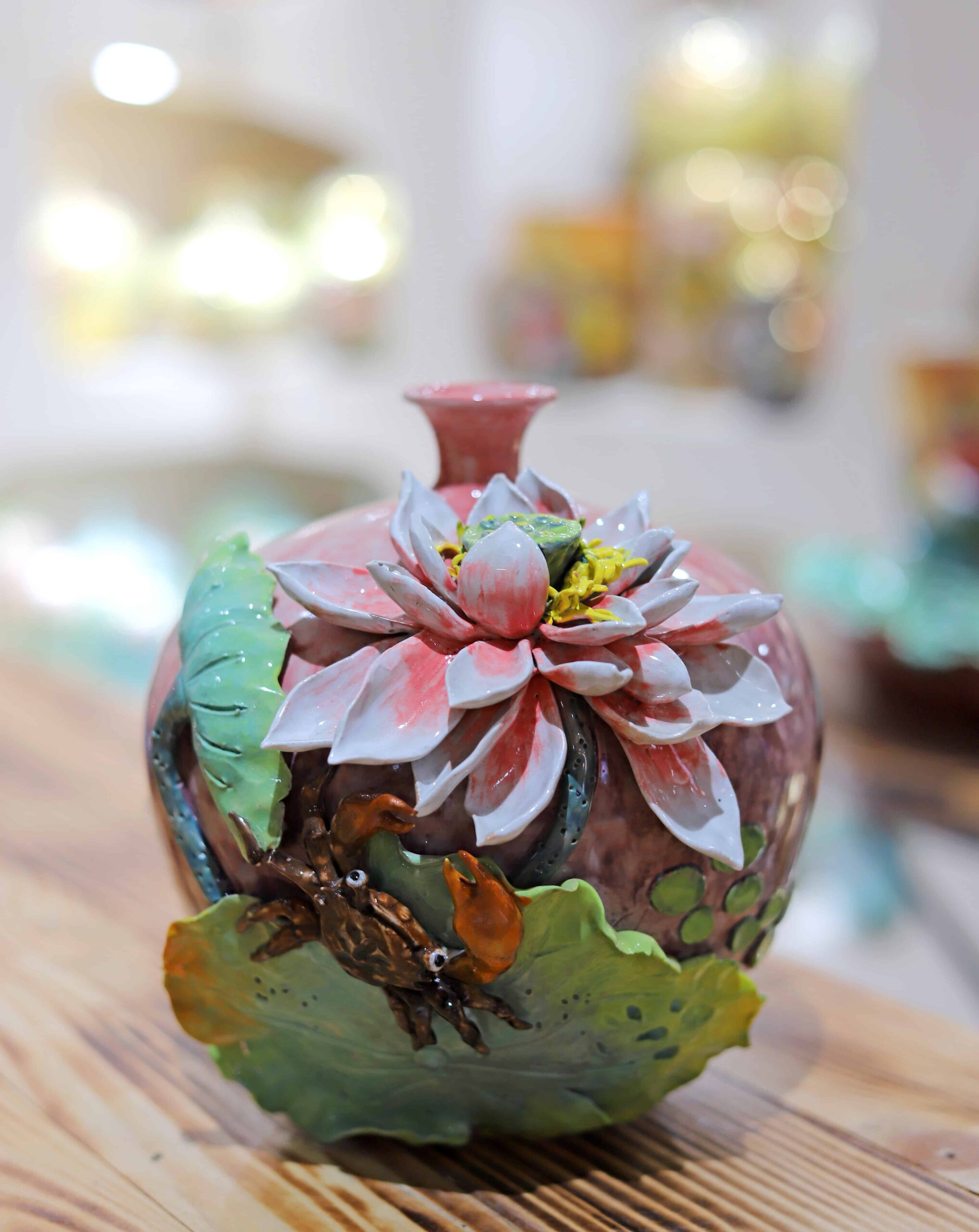 BÌNH HÚT LỘC VUỐT TAY HOA SEN