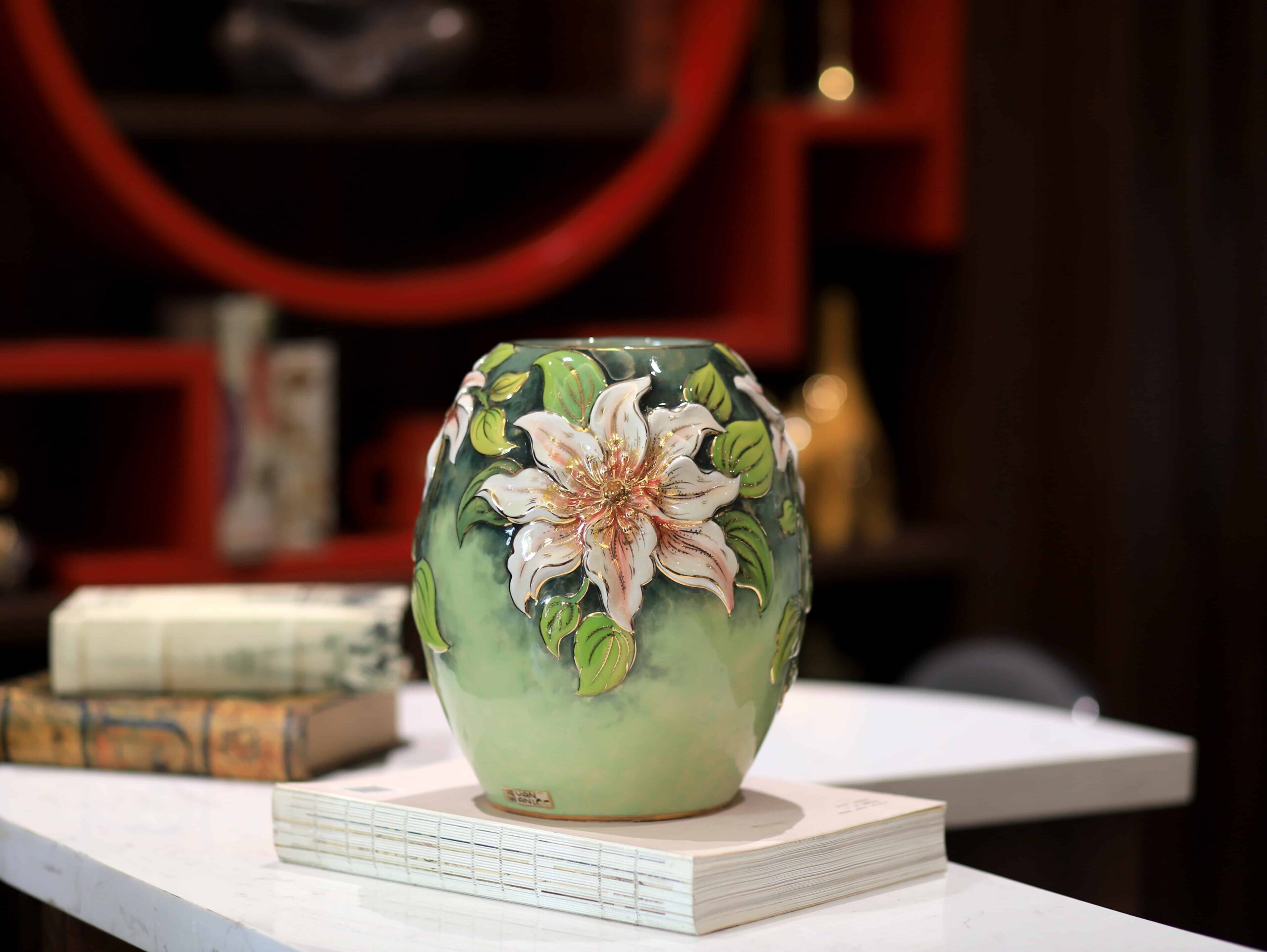 BÌNH HOA HỌA TIẾT HOA LY MEN XANH CỐM