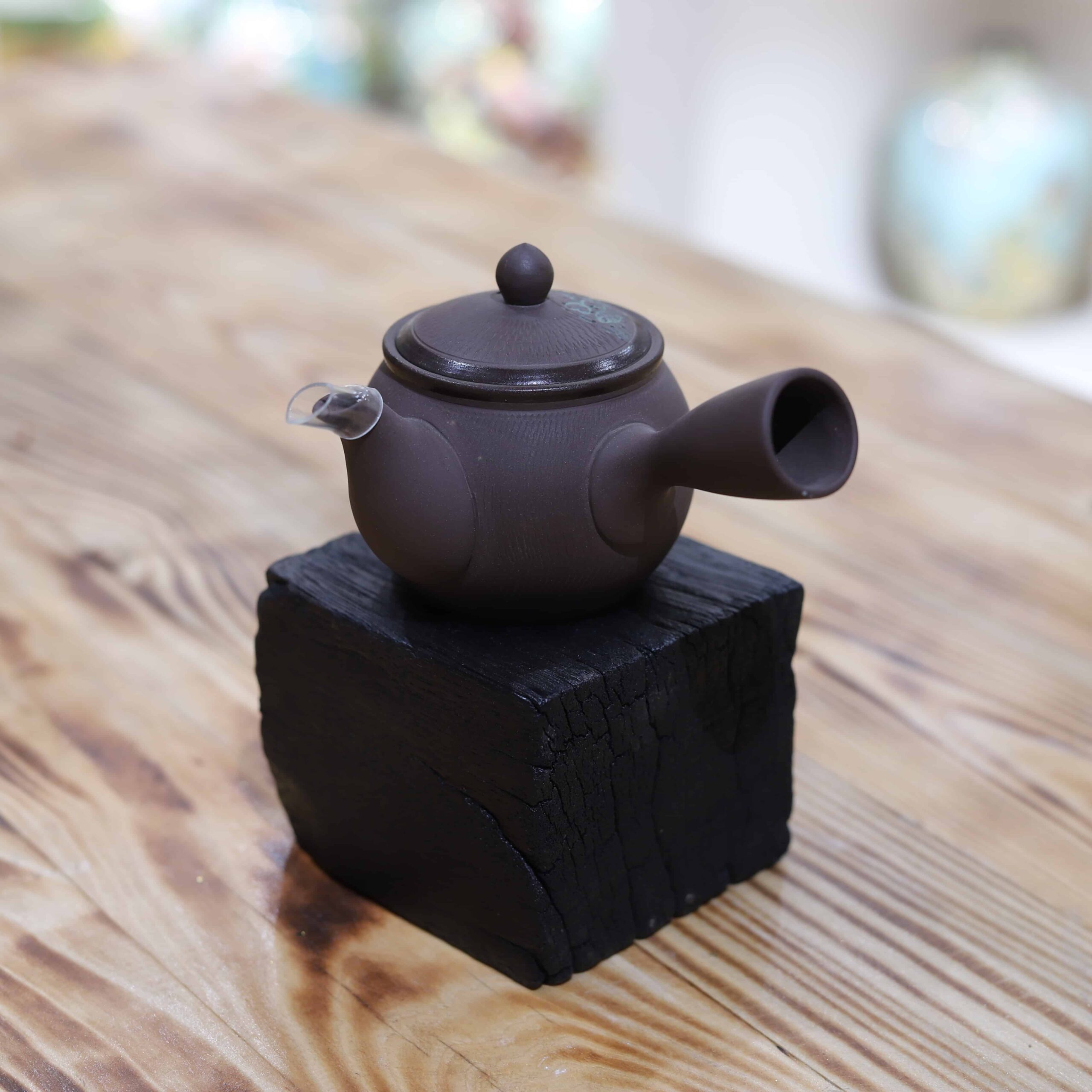 ẤM TRÀ GỐM HỒNG SA NÂU NẮP LÁ BÁT TRÀNG